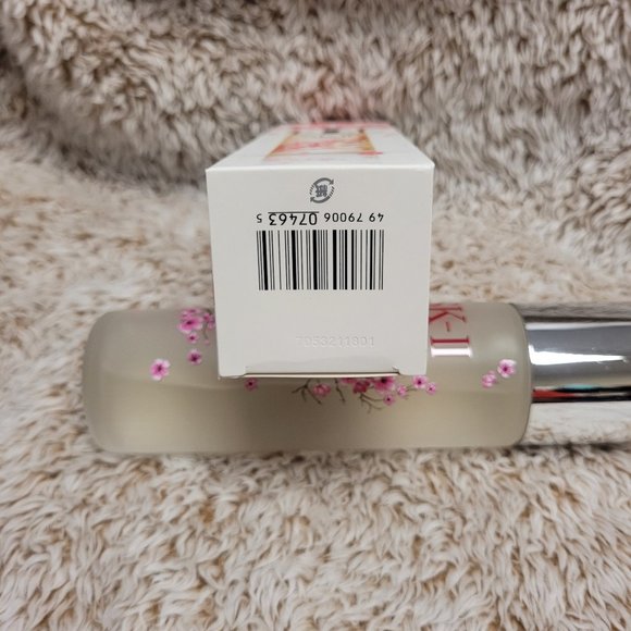 SK-II Limited Edition Cherry Blossom Treatment Essence 230ml - Picture 3 of 7